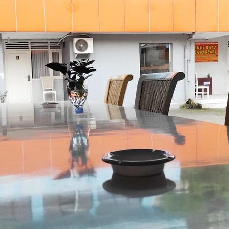 Ratu Guesthouse Sleman  Exteriör bild